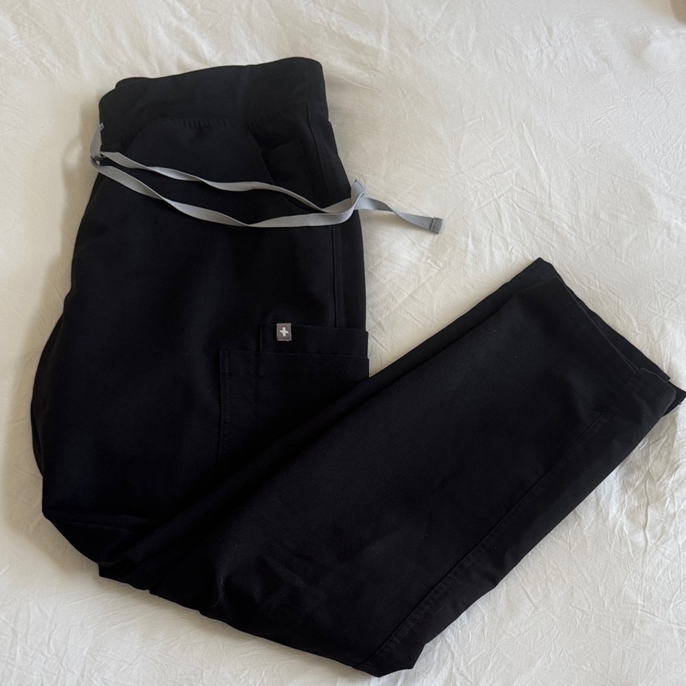 Black Women’s Figs Yola Scrub Pants Medium Petite - Picture 2 of 6